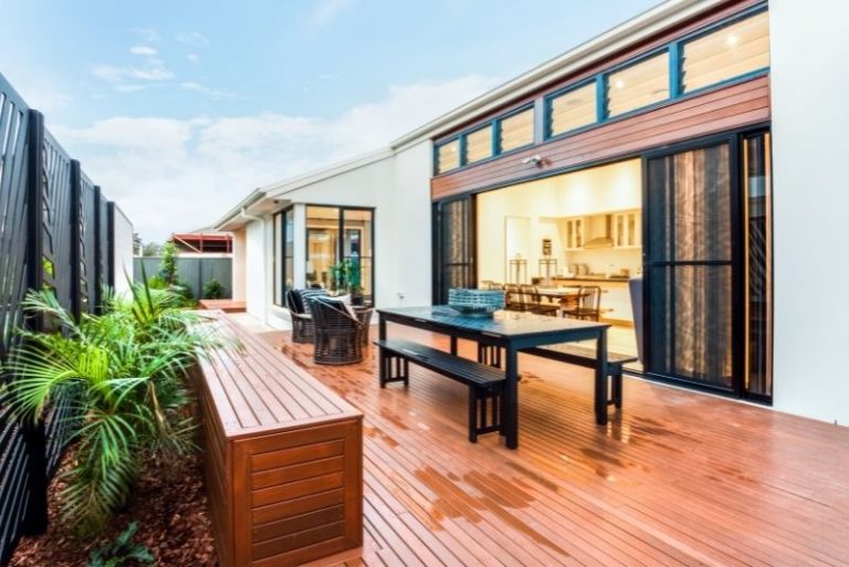 singel level timber deck